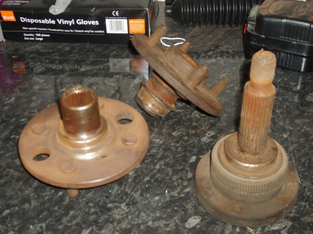 Rescued attachment Rear hubs & stub axle.JPG